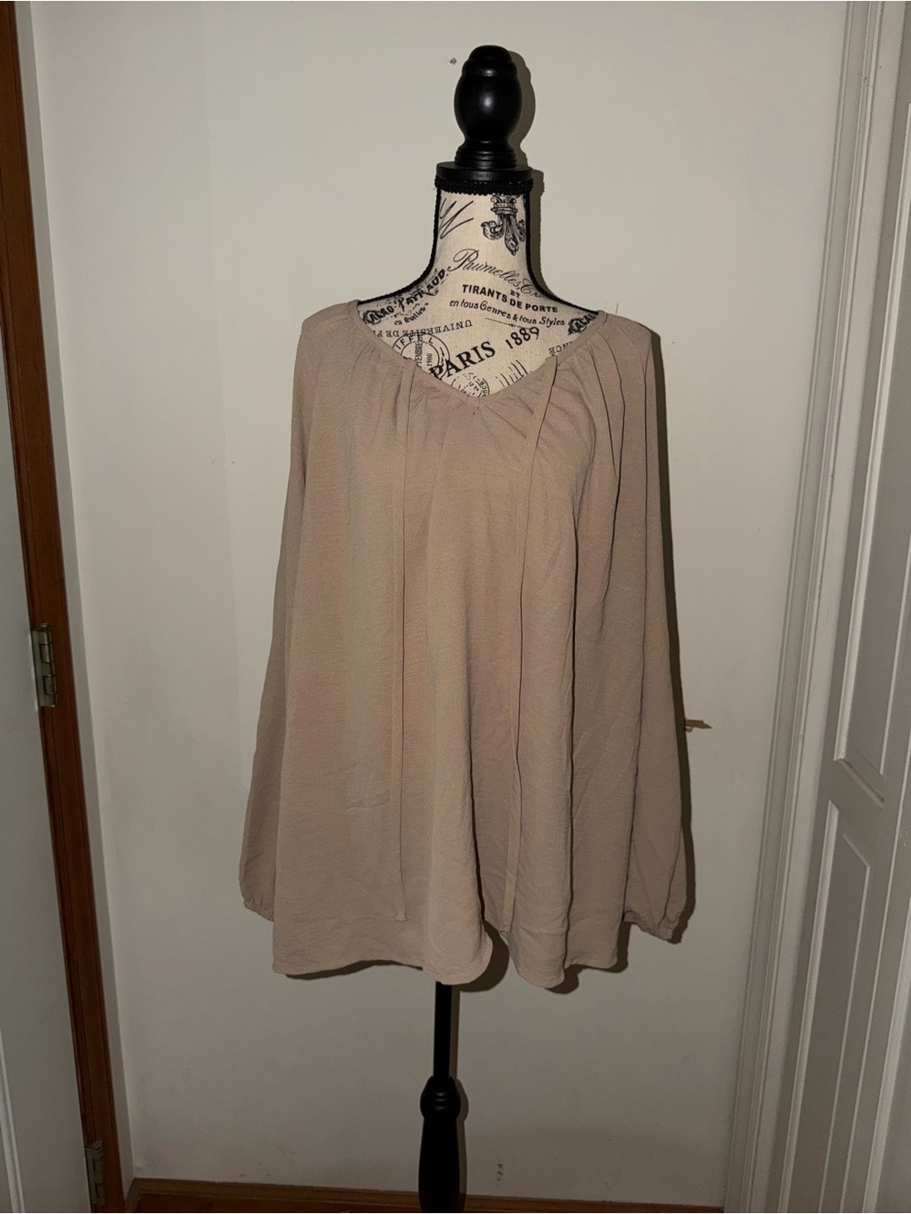 ✨5/$30✨ Taupe Long Sleeve V-Neck Peasant Tunic